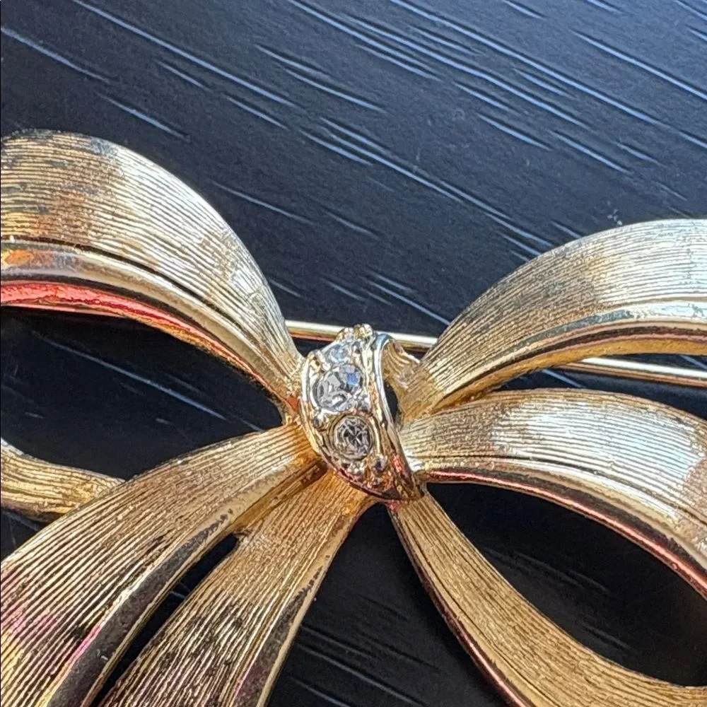 Elegant Vintage Avon Bow Brooch